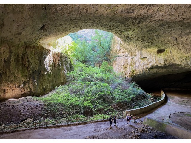 Peștera Devetashka, în topul celor mai atractive obiective turistice naturale din Bulgaria